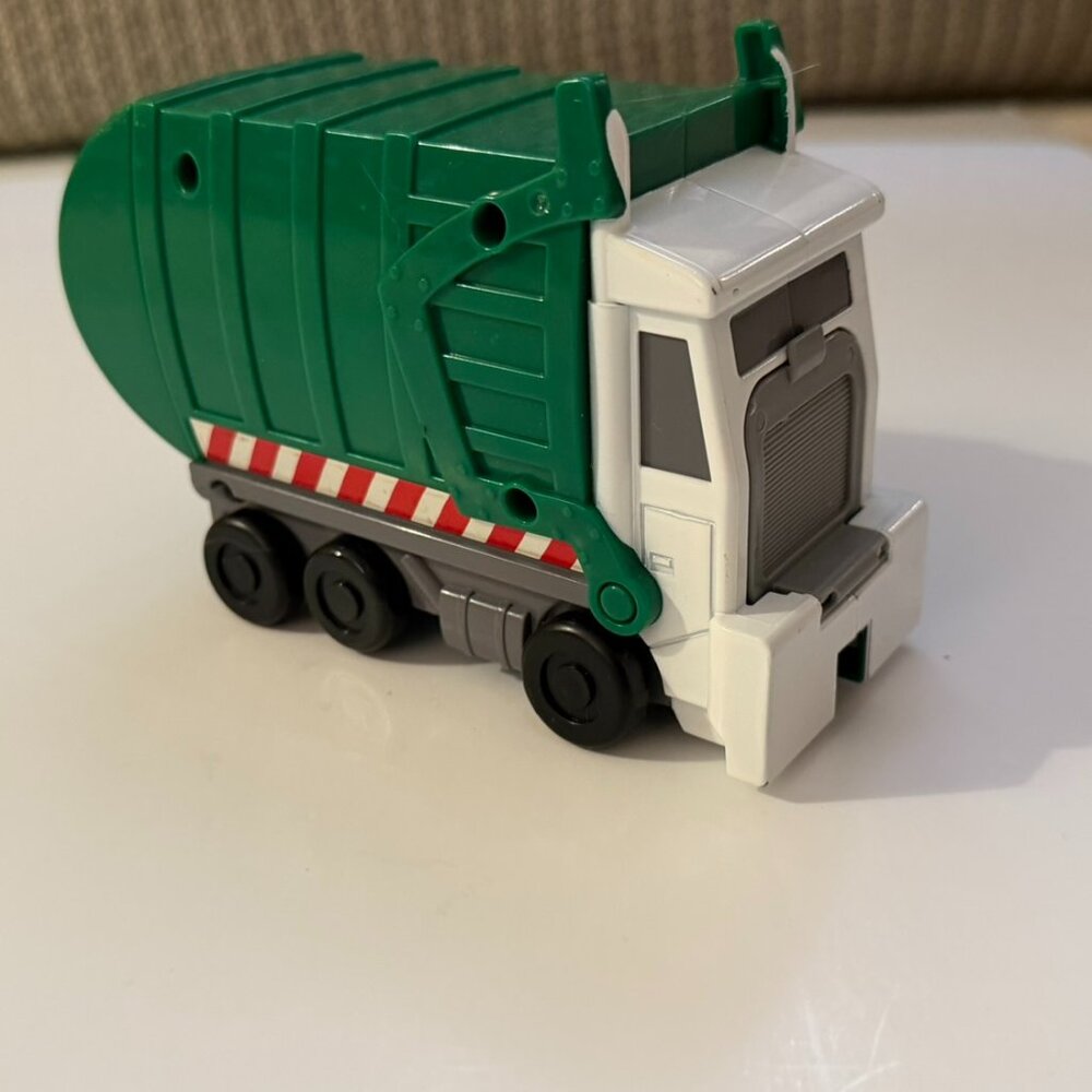 🍂 5/$25 Small Dump Truck with Push to Open Feature